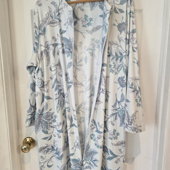 Miss Elaine Womens Nightgown Housecoat With Pockets - Blue and White Floral - Picture 4 of 10